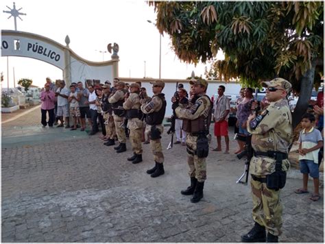 O MURAL DE RIACHO DA CRUZ Corpo de Sargento é enterrado honras