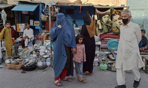 افغانستان میں بڑھتی ہوئی بھوک، شہری گھر کا سامان بیچنے پر مجبور Urdu