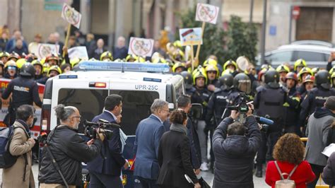 Nace La Unidad Valenciana De Emergencias Entre Protestas De Un Centenar