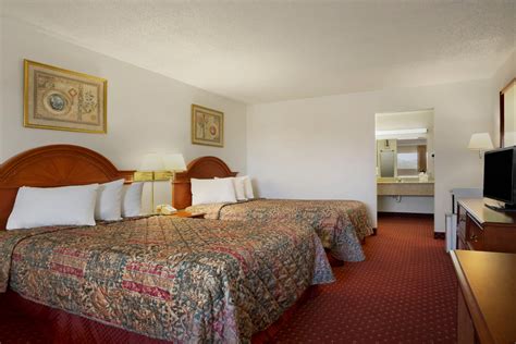 Days Inn by Wyndham Huntington | Huntington, WV Hotels