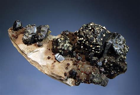 Pin On Crystals Gems Fossils Minerals In Nature