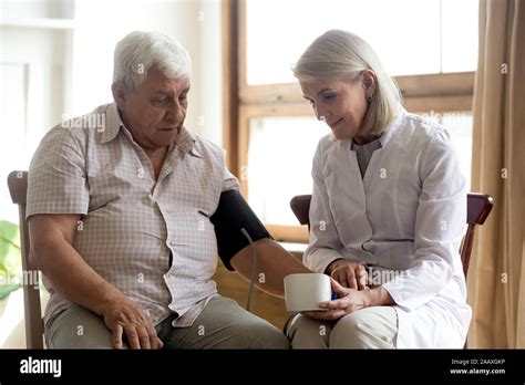 Mature Nurse Hi Res Stock Photography And Images Alamy