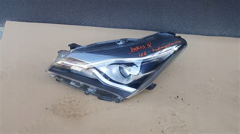 LAMPA LEWA LEWY PRZÓD PRZEDNIA TOYOTA YARIS IV LED ORYGINAŁ OEM 4 18 19