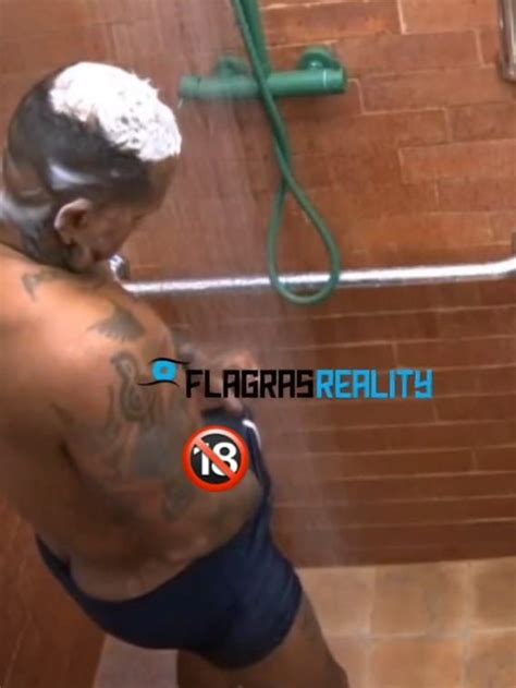 BBB 24 Rodriguinho se descuida no banho protagoniza nude e fã dispara