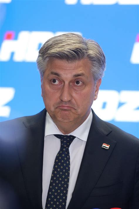 Slobodna Dalmacija Dok je Plenković odgovarao na pitanja novinara sa