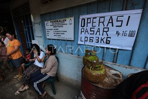 Operasi Pasar Gas Elpiji Kg Antara Foto