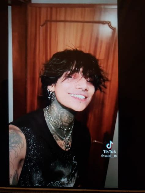 Pin By Melissa Atwood On Pretty People Hot Emo Guys Emo Guys Cute Guy Pics