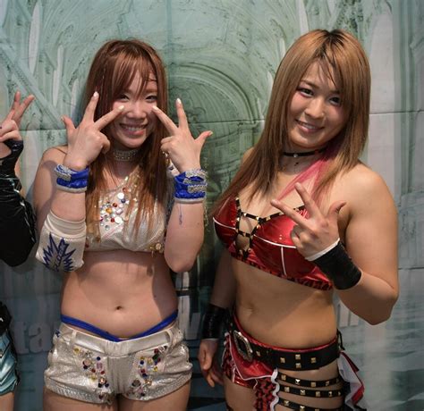 写真：【wwe】紫雷イオ改めイヨ・スカイの復帰をkairiが祝福「どこまでも高く羽ばたいて下さい」 東スポweb