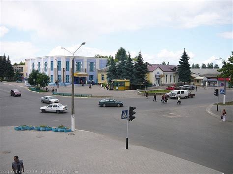 Фото г. Рогачев вид на магазин Дружба и перекресток 2009 июнь в городе ...