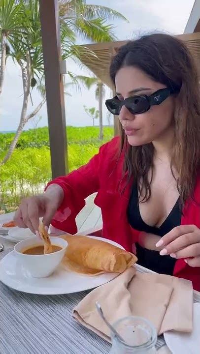 Hot Sexy Roshni Bhatia Bikini Pics