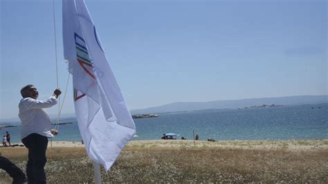 La Bandera Azul Ya Ondea En La Playa De Coroso