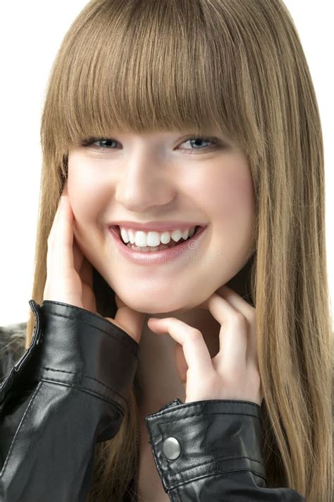 Blonde Vrouw Met Zwart Leerjasje Stock Afbeelding Image Of Meisje