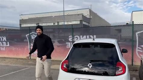 Piqué vuelve a reírse de Shakira aparece en la Kings League montado