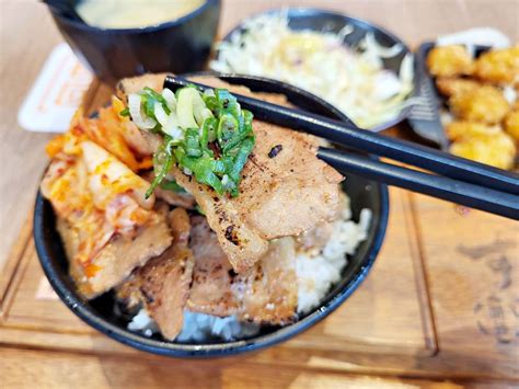 台中港三井｜開丼 燒肉vs丼飯｜各種組合丼飯．鐵板料理一次滿足．期間限定厚玉子燒鰻丼 茵芸旅食中