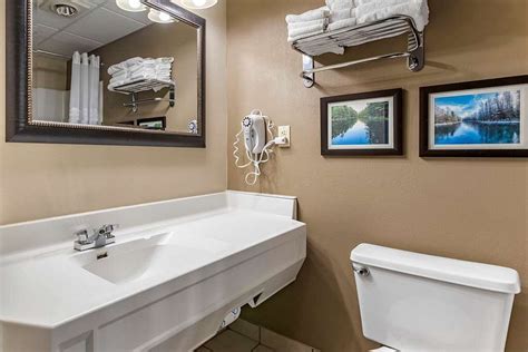 COMFORT INN MANISTIQUE $148 ($̶1̶7̶1̶) - Updated 2022 Prices & Hotel ...