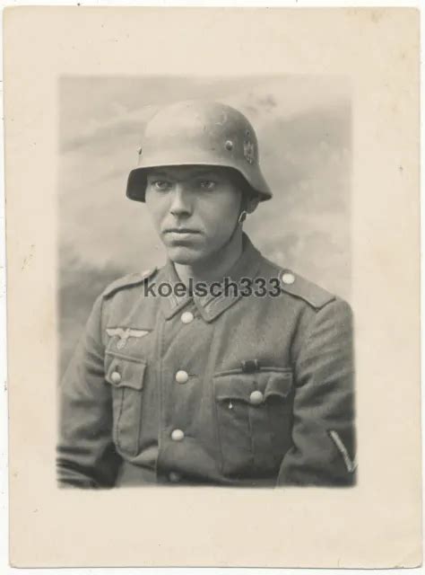 Foto Stahlhelm Portrait Soldat Der Wehrmacht Mit M Helm Ostfront