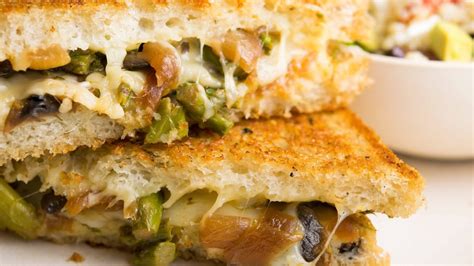 12 Tips You Need To Cook Like Emeril Lagasse