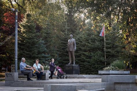 Belgrada Serbia 4 De Octubre De 2020 Estatua De Heydar Aliyev En Un