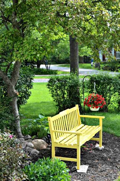 A Sunny Yellow Bench For The Front Yard Enhance Your Front Yard With