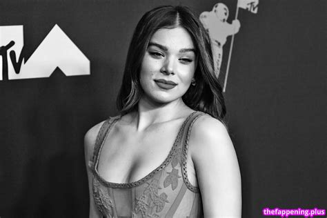 Hailee Steinfeld Haileesteinfeld Https Nude Onlyfans Photo