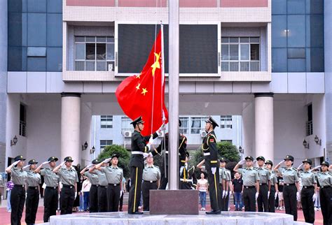 我校举行新学期第一次升旗仪式 衡阳师范学院欢迎你！