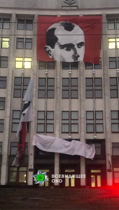 Погода в Украине - ветер повалил елки, порвал флаг Украины в Харькове и ...