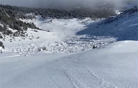 Video Montana Skier Triggers Massive Avalanche After Skiing Entire Slope