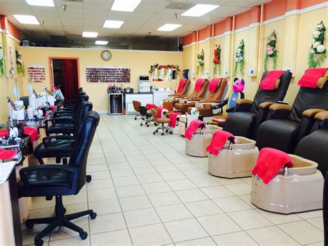 Nail Tip Salon | Bloomington IL