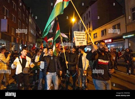 Demonstration von Pro palästinensische Aktivisten in Duisburg Hochfeld