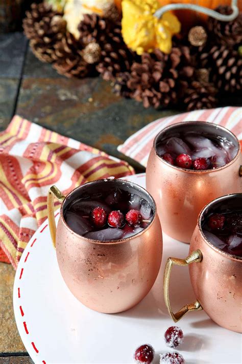 These 15 Christmas Cocktails Are The Perfect Holiday Dinner Accompaniment