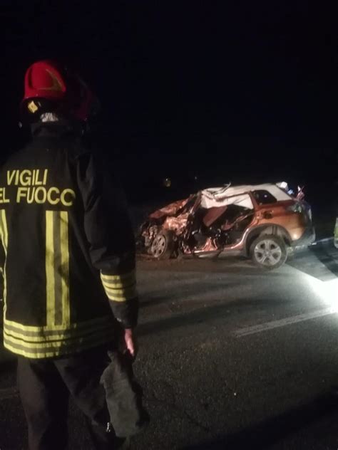 Incidente Tra Valenza E San Salvatore Ferito Estratto Dalle Lamiere