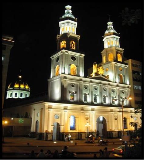 Rese A Historica Catedral Sagrada Familia Bucaramanga