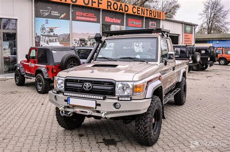 16 Toyota Land Cruiser HZJ 79 RAYO Off Road Centrum