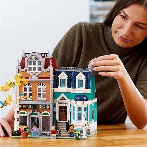 LEGO Creator Expert Bookshop 10270 Modular Building Kit, Big LEGO Set and Collectors Toy for ...