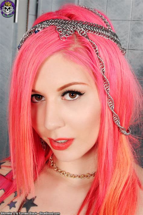 Erotic Pink Haired Babe Annalee Belle Gets Naked Photos