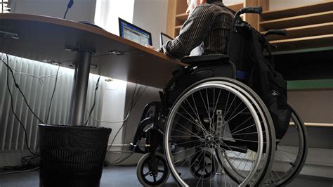 Emploi Les Personnes En Situation De Handicap Sont Plus Souvent Que