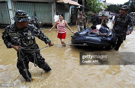 724 Philippines Residents Evacuate Stock Photos High Res Pictures And