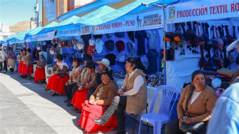 Presentan Feria del emprendedor en artesanía Puno teje 100 alpaca