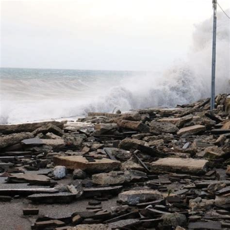 Maltempo Forte Vento E Mare Mosso Isolate Le Eolie Gazzetta Del Sud