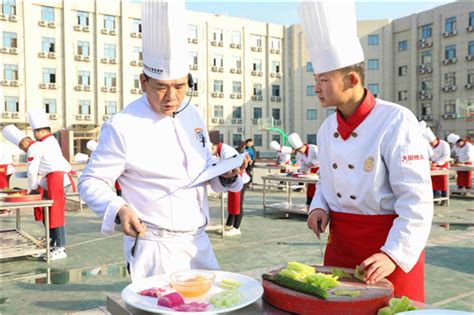 新东方厨师学校学厨师学费要多少钱学厨师陕西新东方烹饪学校