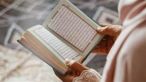 Muslim Wajib Tahu Ini 8 Keutamaan Baca Al Quran Saat Ramadhan Lengkap