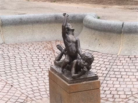 22 Statues That Dont Quite Look Right