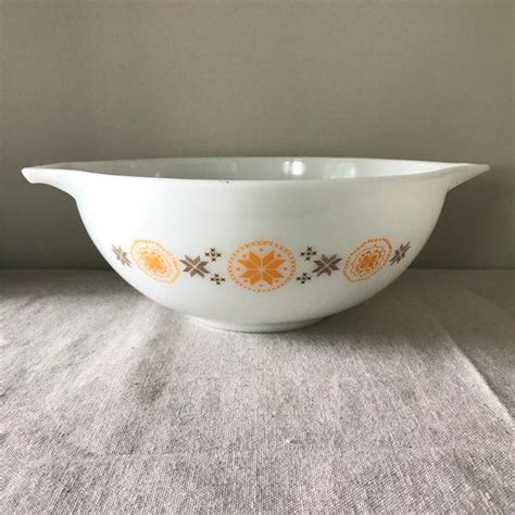 Vintage Pyrex Town And Country Cinderella Bowl 444 4 Quart Etsy