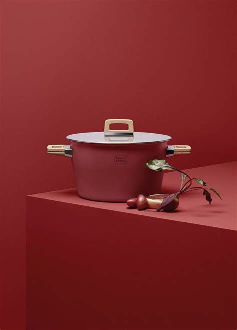 Maho Nabé cooking pot integrates vacuum technology to keep food hot