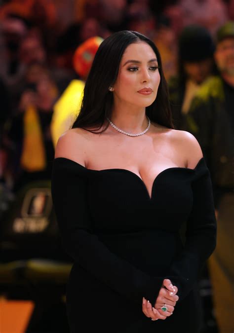 Influencer Dr. Umar is branded a 'clown' by Kobe Bryant fans after