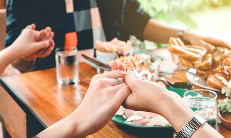 11 Hermosas Oraciones Por La Comida Dios En La Mesa