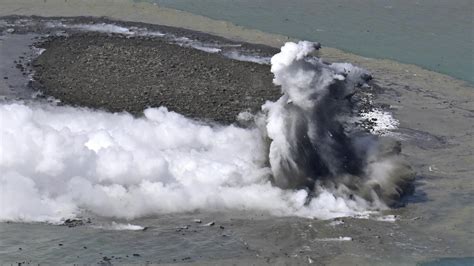 Dall Eruzione Di Un Vulcano Sottomarino Nasce Una Nuova Isola In