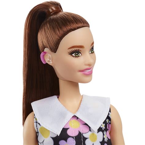 Barbie apuesta por la diversidad y lanza una muñeca con implante