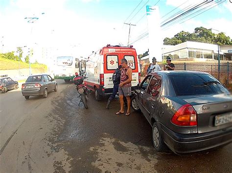 G1 Duas Pessoas Ficam Feridas Em Acidente Entre Moto E Carro