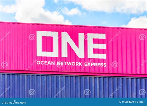 ONE Ocean Network Express Shipping Containers Travel By Truck With Long